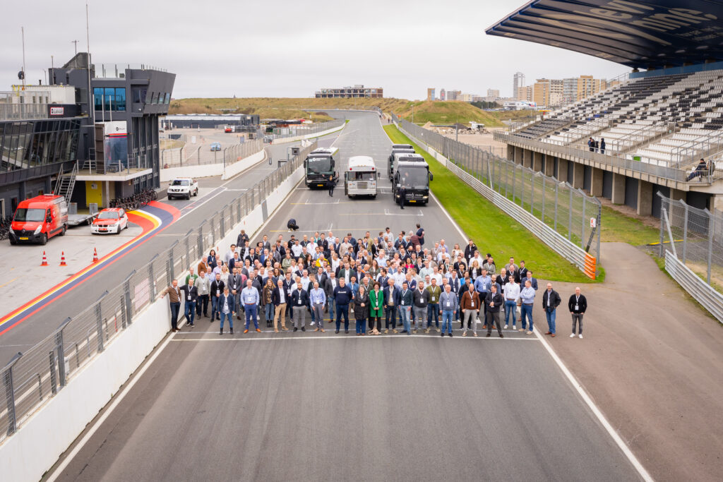 Group photo of entire next gear event at start finish of circuit zandvoort